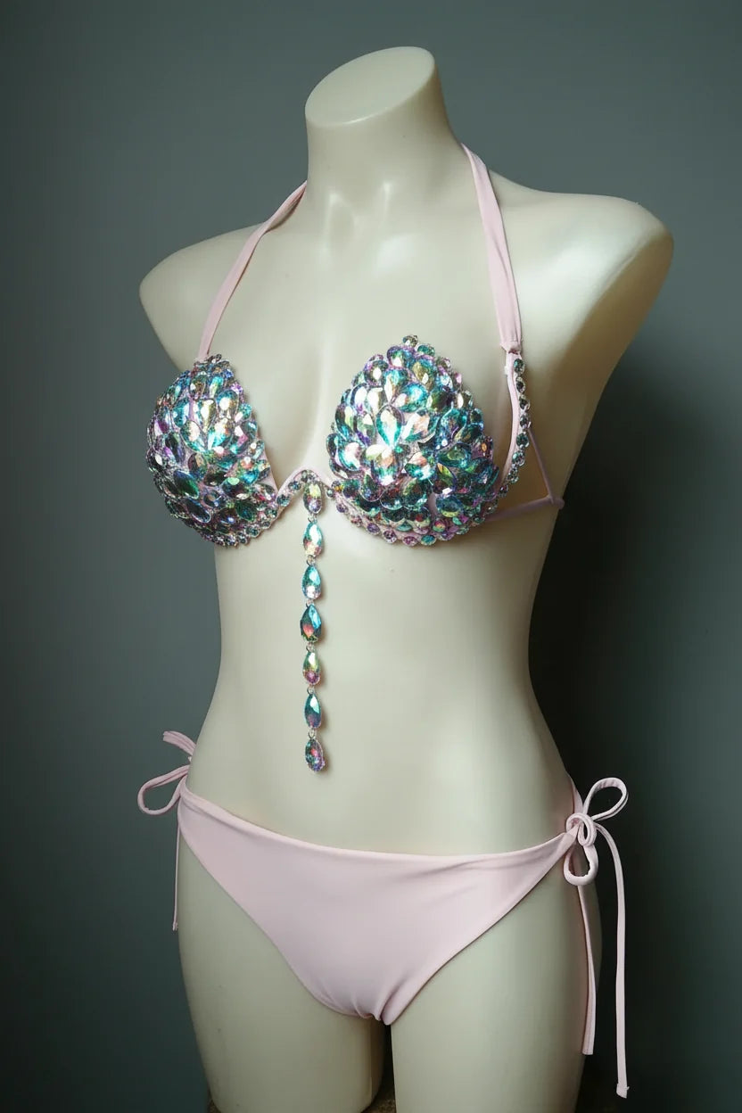 Geometric Bandage Tassel Bikini Set – Shimmering Rhinestone Fringe Swimsuit & Crystal Waist Accent Bathing Suit for Beach Clubs