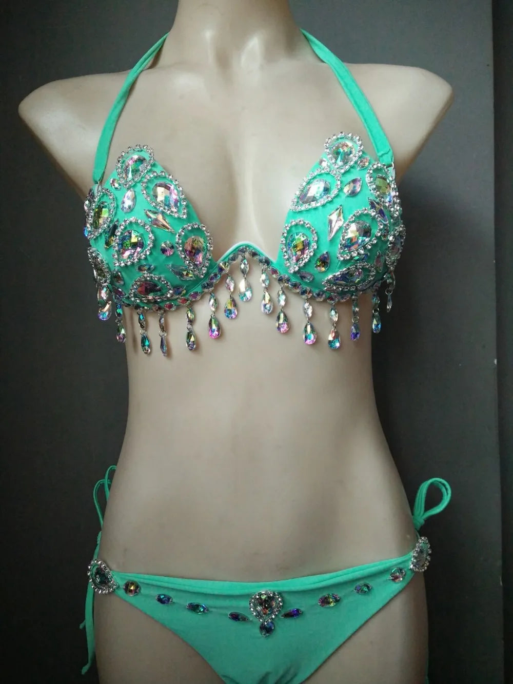 Sparkling Rhinestone Tassel Costume Bikini Set – Shimmering Crystal Fringe Bra & Belt Set for GoGo Dancers, Raves & Stage Performances