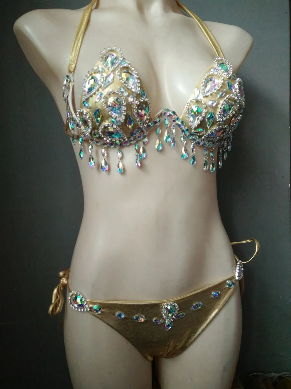 Sparkling Rhinestone Tassel Costume Bikini Set – Shimmering Crystal Fringe Bra & Belt Set for GoGo Dancers, Raves & Stage Performances