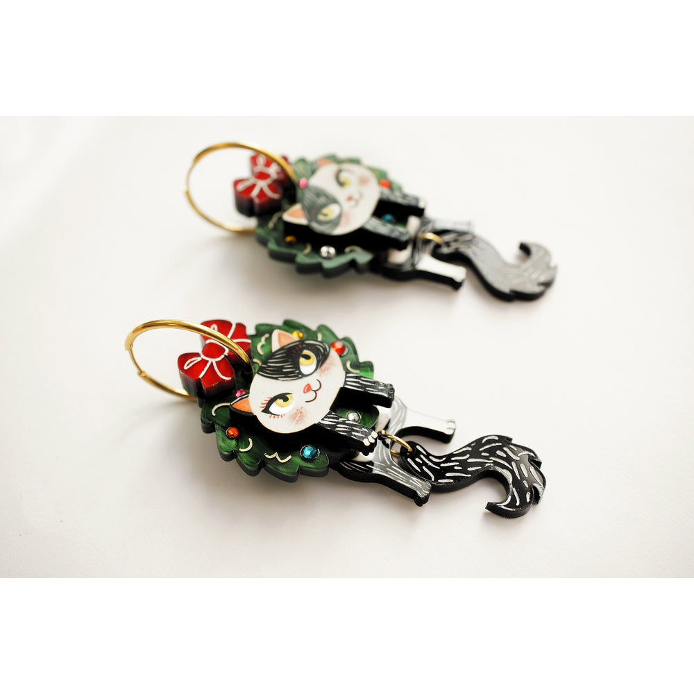 Cat in A Christmas Wreath Earrings by Laliblue – Retro Statement Jewelry Laliblue