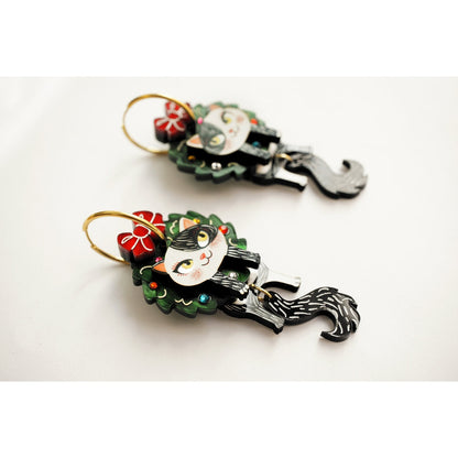 Cat in A Christmas Wreath Earrings by Laliblue – Retro Statement Jewelry Laliblue